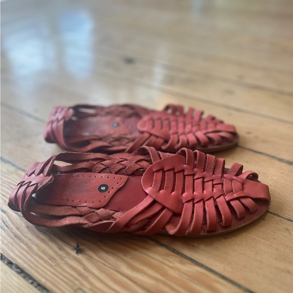 Vintage red leather En Route woven sandals, 6 - Picture 2 of 3